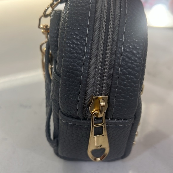 Fashion key chain holder / coin pouch - gray with gold hardware. NWOT - Picture 10 of 10